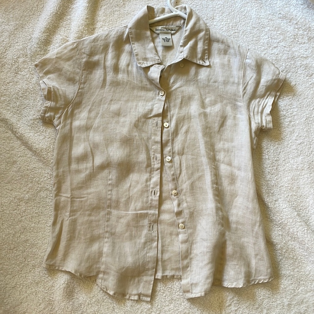 Womens XS banana republic tan button down shirt 100% linen